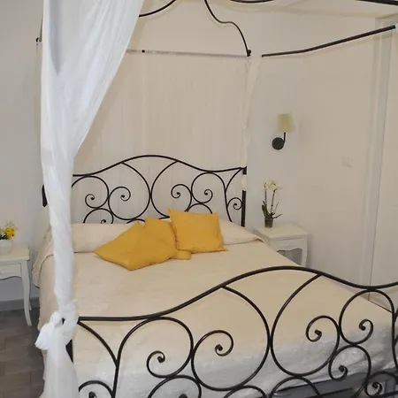 Centro Bed & Breakfast